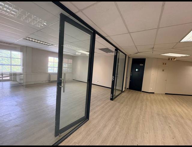 270M² OFFICE TO LET IN FOURWAYS